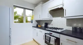 Pinewood Walk by Signature Stays - Parking - Townhouse - Image 5