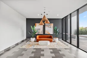 Stylish 2-bed Apartment With Luxe Amenities Access - Image 3