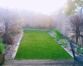 Three Bedrooms House with Garden and Free Parking - Image 2