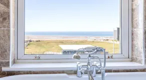 Entire Home on Beach Front, Sleeps 25 with Free Parking - Image 5