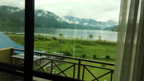 Hotel Lakefront - Image 2