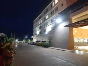 Mayflower Grande Suite Hotel - Image 5