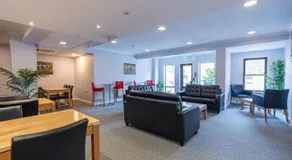 Riverside Hotel - Image 4