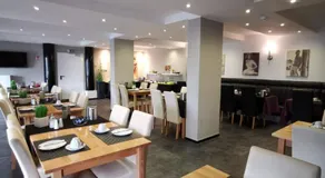 Hotel Come In - Image 2