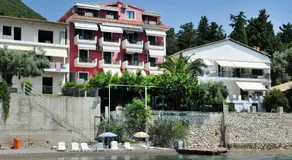 Logan's Beach Hotel - Image 3