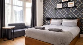 3 Bed house with garden and Free parking near tottenham stadium - Image 2