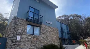 Warm Thredbo Chalet with Garage & Easy Ski Access - Image 2