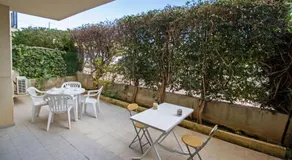 Bajo con terraza, parking y piscina en el centro PORTA MEDITERRANEA ALBERT VILLAS - Image 3