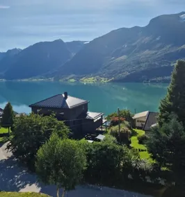 Flo Bellevue - Private Villa with Spectacular Lake and Glacier View - Image 1