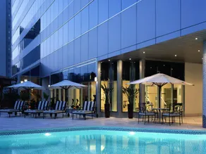 Corniche Hotel Abu Dhabi - Image 2