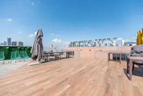 RedDoorz Premium at MyTown New York - Image 4