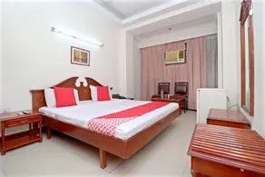 OYO 24483 Hotel Plaza - Image 2