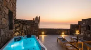 Suite with Jacuzzi & Sea View - Image 3