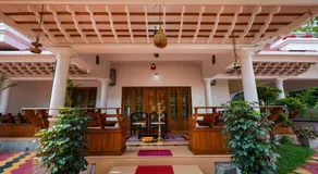 Parudeesa - Luxurious Palace look with pool-Near CBD - Kerala - India with Breakfast - Image 3