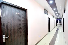 OYO 42945 Surya Hotel - Image 3