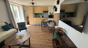 Logement avec terrasse et parking - Image 2