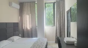 Hotel Garden - Image 2