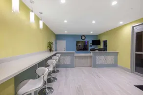 Days Inn & Suites by Wyndham La Porte - Image 2