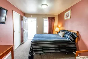 Autzen Inn - Image 3
