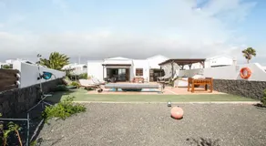 Villa Kodotoma avec vue sur la mer, Wi-Fi haut débit, jardin, terrasses et piscine. - Image 3
