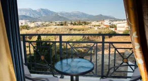 Alkioni Suites, beachfront, with mountain view - Image 3