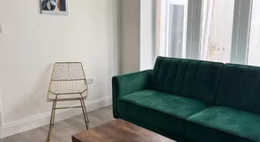 Ground Floor Flat with Courtyard garden - Image 3