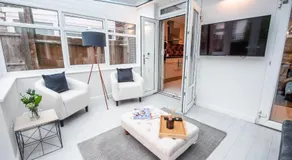 Family-Friendly 3-Bed Home Downstairs Bath & Bed Perfect Long Stays NW3 - Image 4
