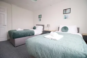 Family Home in the Charming Coastal Town of Barry - Image 3