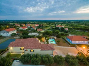 Elegant  4 bedroom villa with  private swimming pool, nice garden, tennis court - Image 2