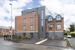 Elliot Oliver - Luxurious Two Bedroom Apartment With Parking - Image 4