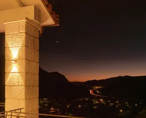 luxury hotel - Image 4