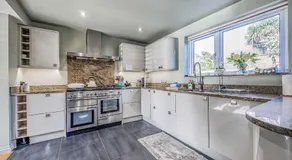 Gorgeous Bosham Family Home w Garden - Pass the Keys - Image 4
