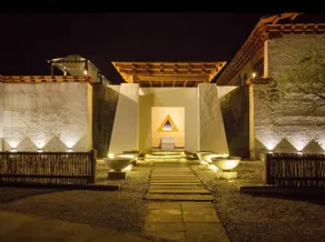 Shangri-La Salloi Rustic Luxury Hotel - Image 4