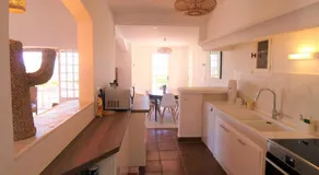 La Villa Tara 4 chambres piscine privée vue panoramique sur les collines de Grimaud - Image 3