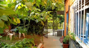 Quiet Garden Apartment with Terrace near Center - Image 4