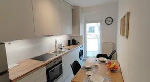 S15 Studio Apartment FREE PARKING - Image 2