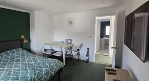 1 double and 1 twin bedrooms and bath - Image 4