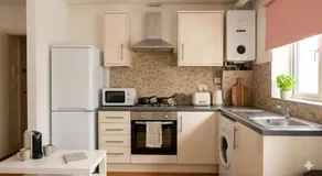 Modern Studio Near Gatwick - Image 2