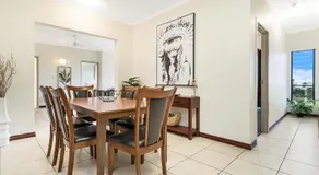 Huge CBD Top Floor Apartment with Breath Taking Views! - Image 4