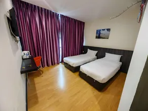 Studio8 Inn - Image 5