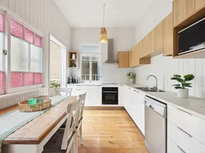 Tranquil 3-Bed Family Home with Spacious Backyard - Image 3