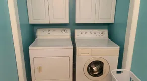 Cheerful two bedroom house 1.5 miles from beach. - Image 4