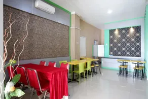RedDoorz at Jalan Emmy Saelan Palu - Image 4