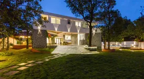 The Grey Medley by StayVista - 5BHK Villa with Jacuzzi & Private Pool - Image 5