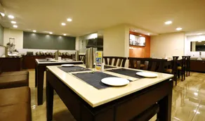 D Breeze Suites - Image 3