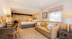 The Feathers Hotel - Image 2