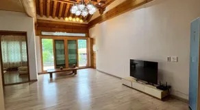 Wanju Hanok Pension Hyurim - Image 3