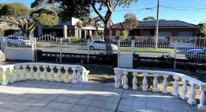 Springvale Hub - Beautiful & spacious queen bed room - Image 4