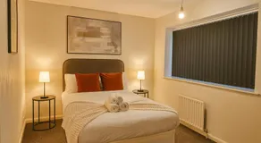 The Lodge Manchester Airport Free parking Wi-Fi - Image 2