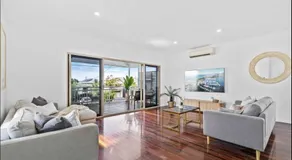 Manly Oasis 5BR - 3 King Beds, Pool, BBQ - Image 2